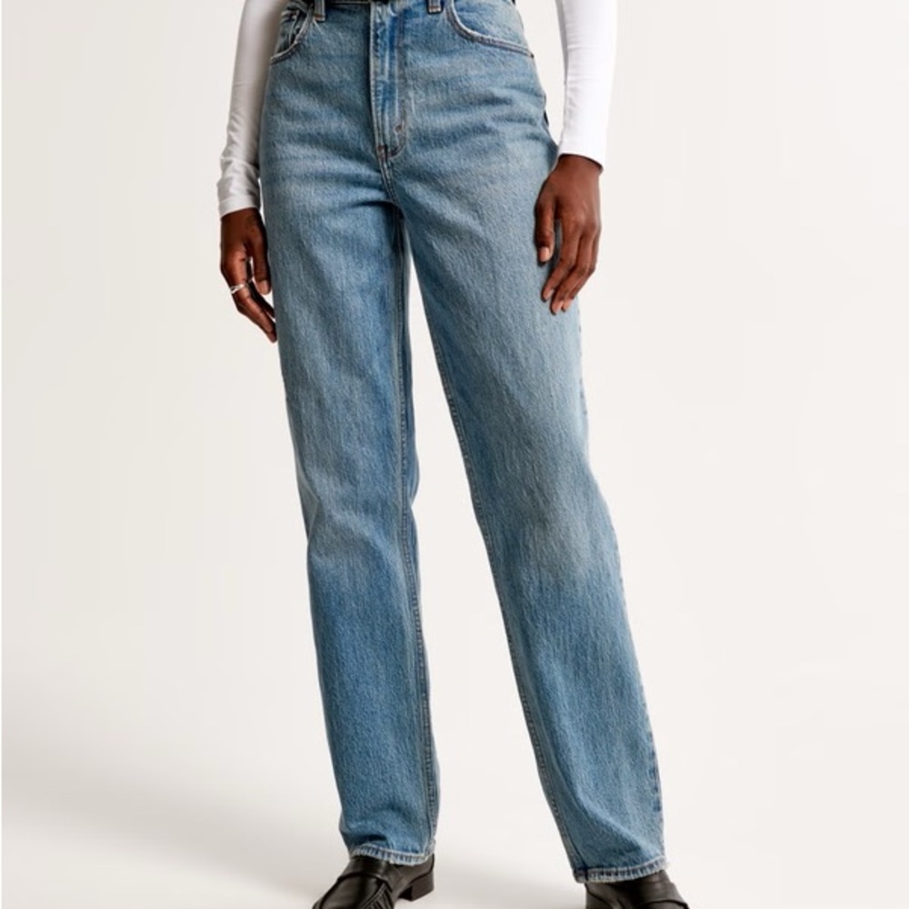 Abercrombie & Fitch 90s Straight Ultra High Rise Jeans in Medium Blue